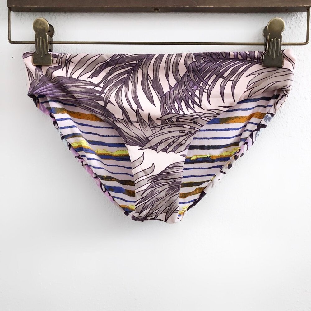 MAAJI Classic Reversible Bikini Bottom No Size Tag Check‎ Measurements